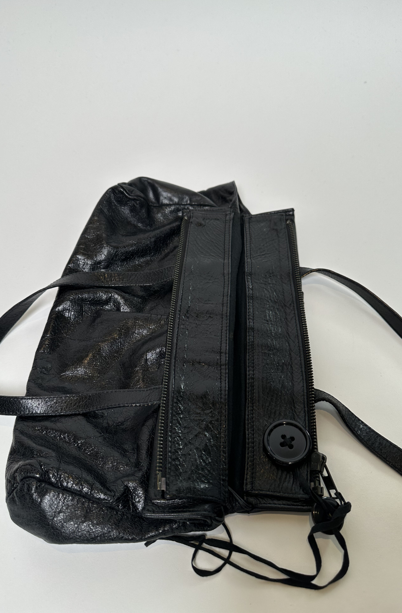 ANN DEMEULEMEESTER SLOUCH LEATHER SHOULDER BAG