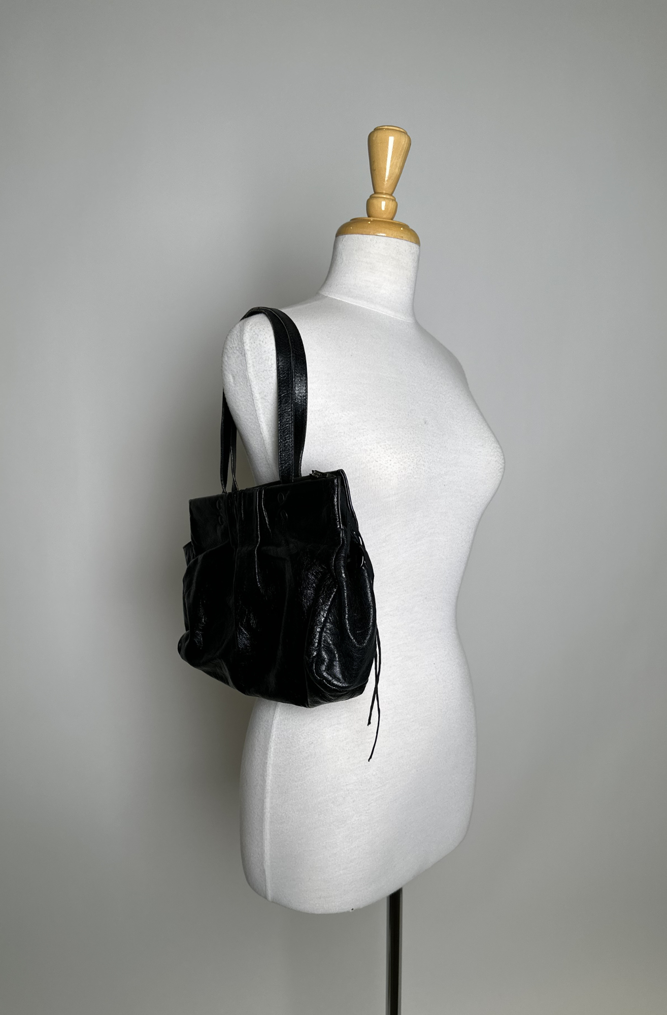 ANN DEMEULEMEESTER SLOUCH LEATHER SHOULDER BAG