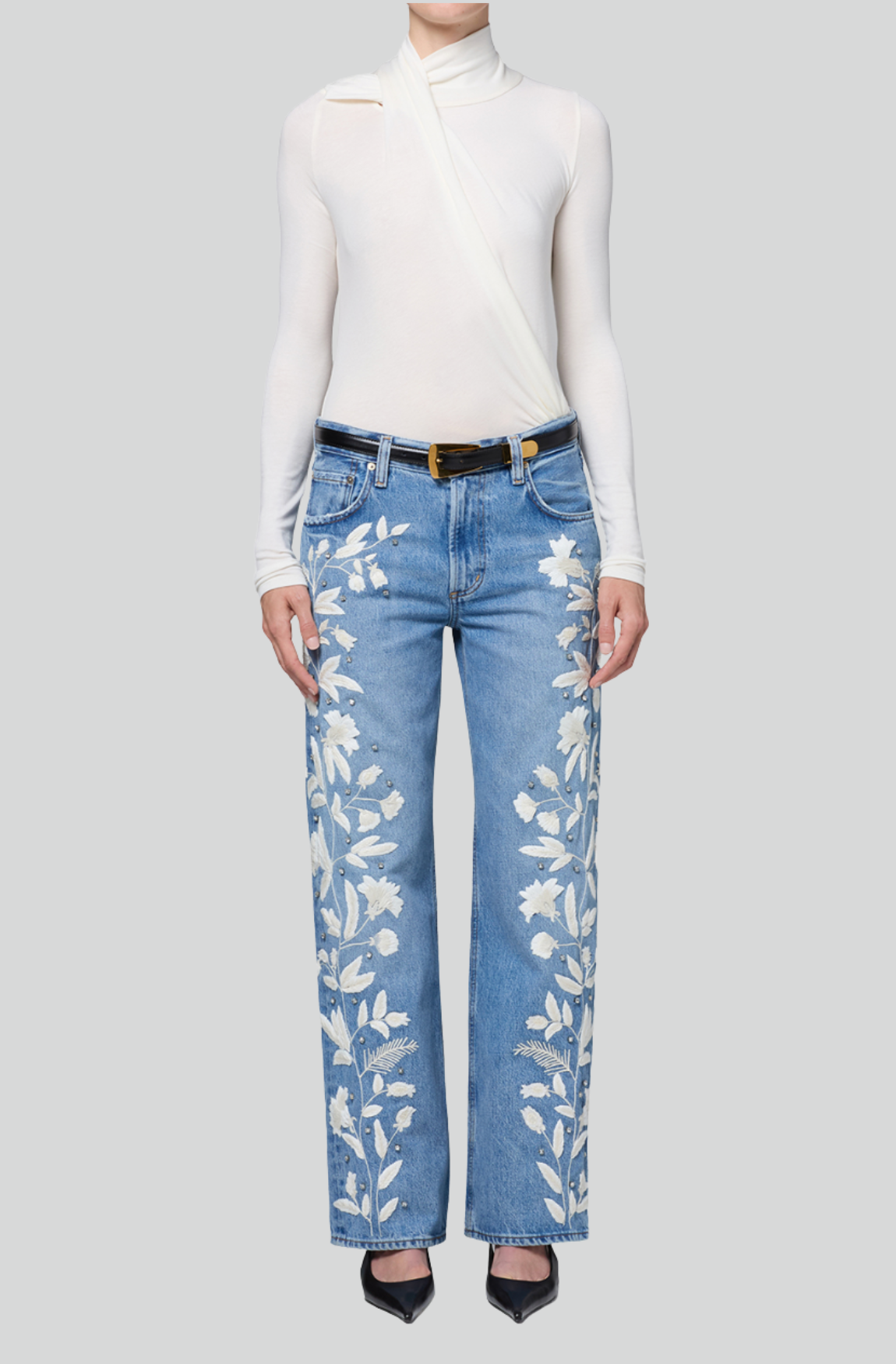 LINDZ EASY STRAIGHT WITH FLORAL EMBROIDERY IN CUPID JEAN