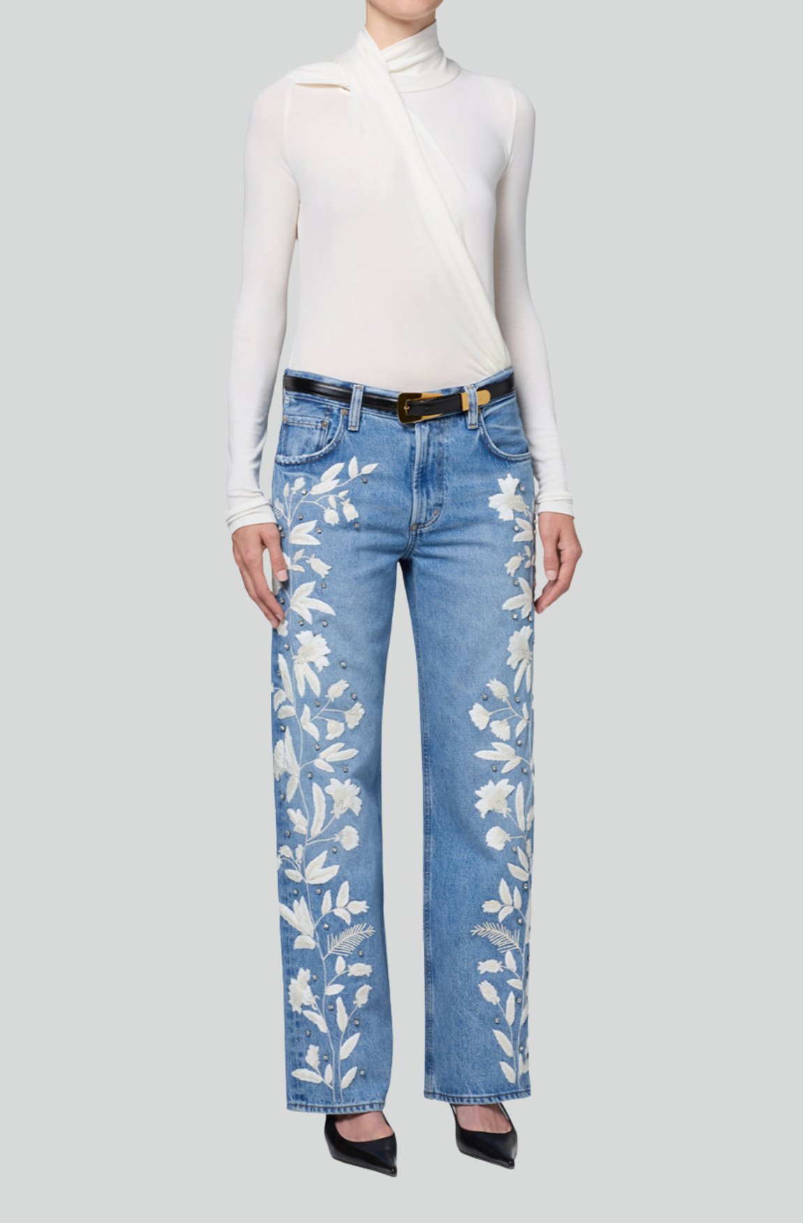 LINDZ EASY STRAIGHT WITH FLORAL EMBROIDERY IN CUPID JEAN