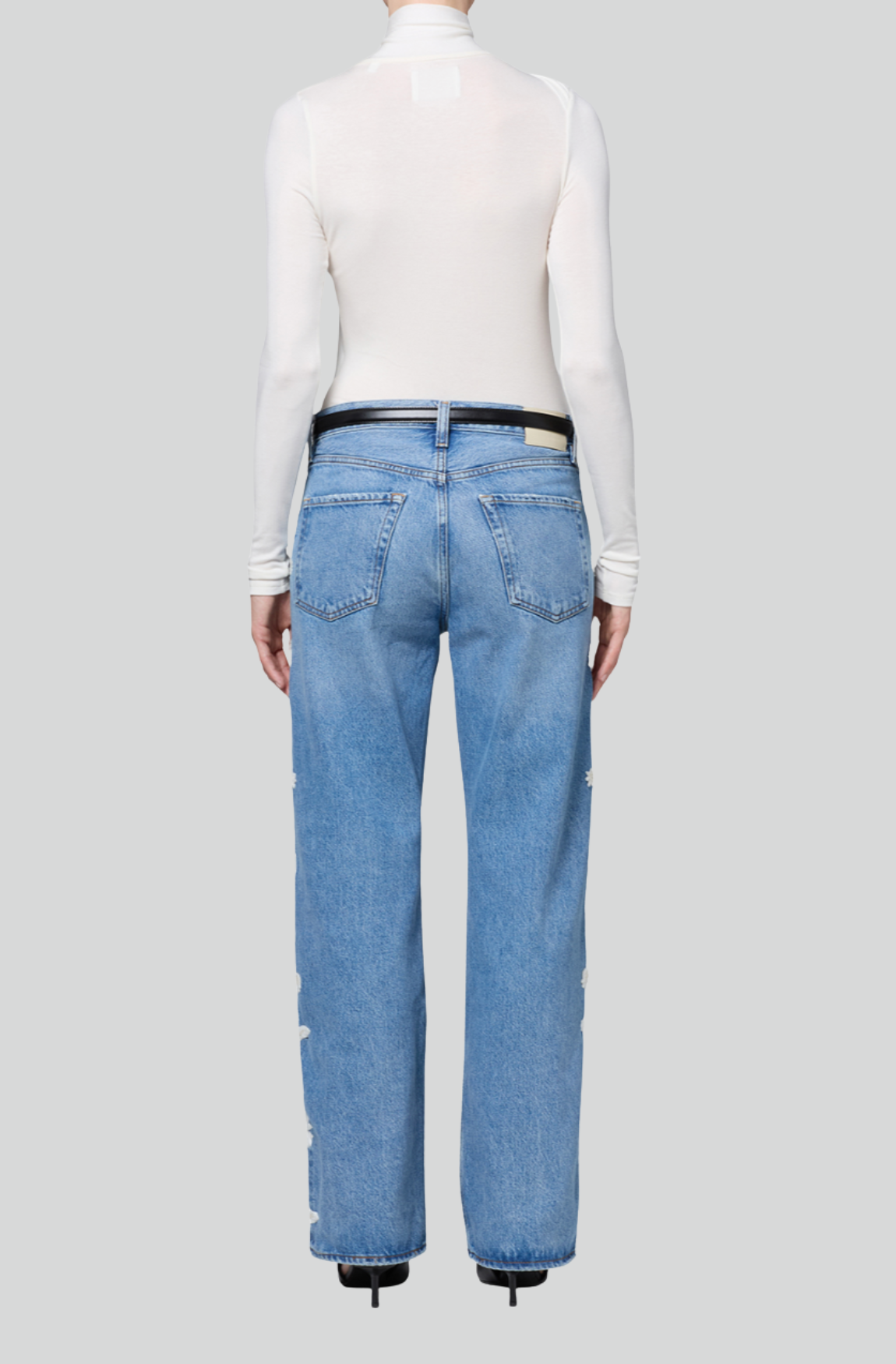 LINDZ EASY STRAIGHT WITH FLORAL EMBROIDERY IN CUPID JEAN