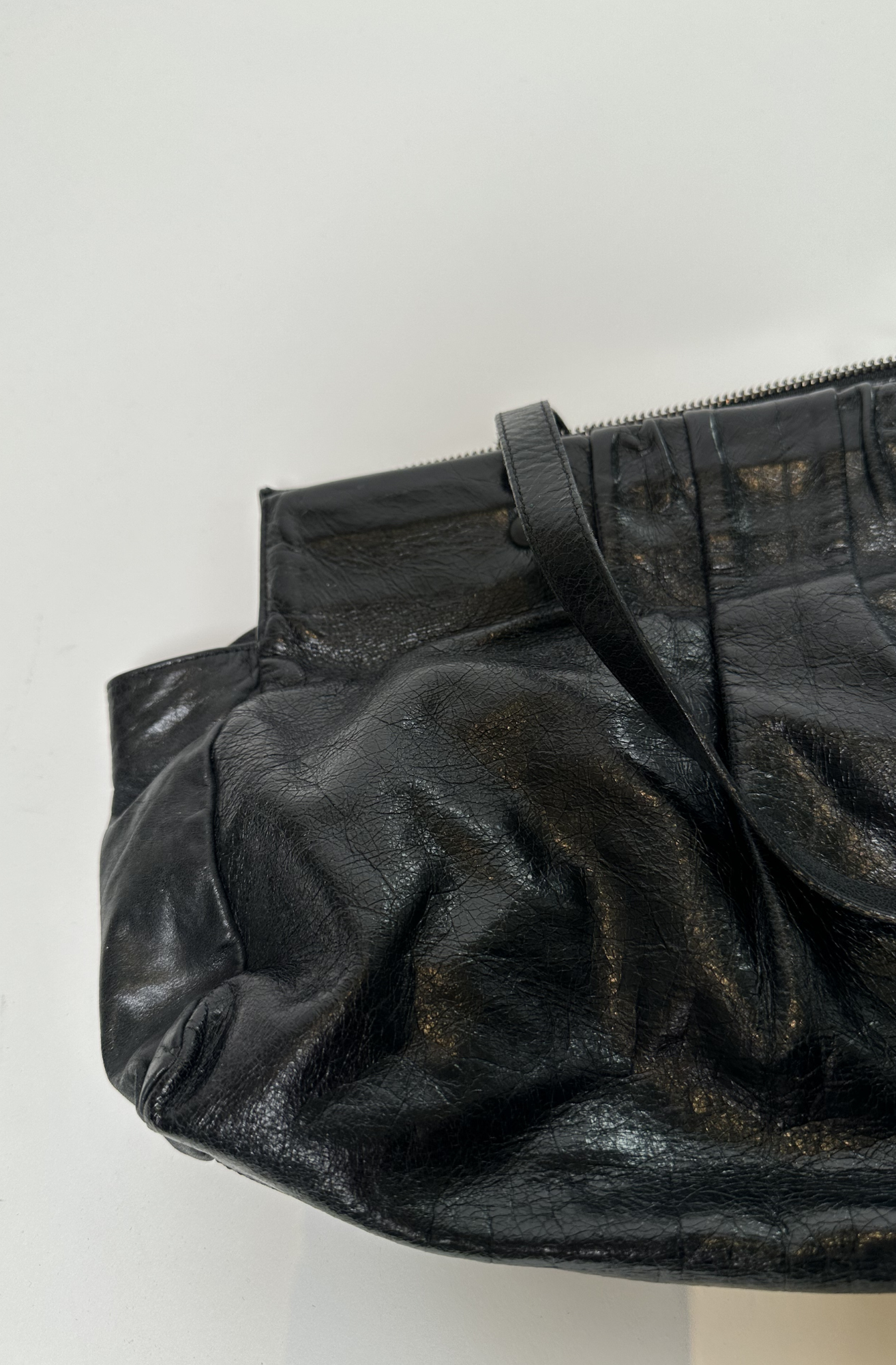 ANN DEMEULEMEESTER SLOUCH LEATHER SHOULDER BAG