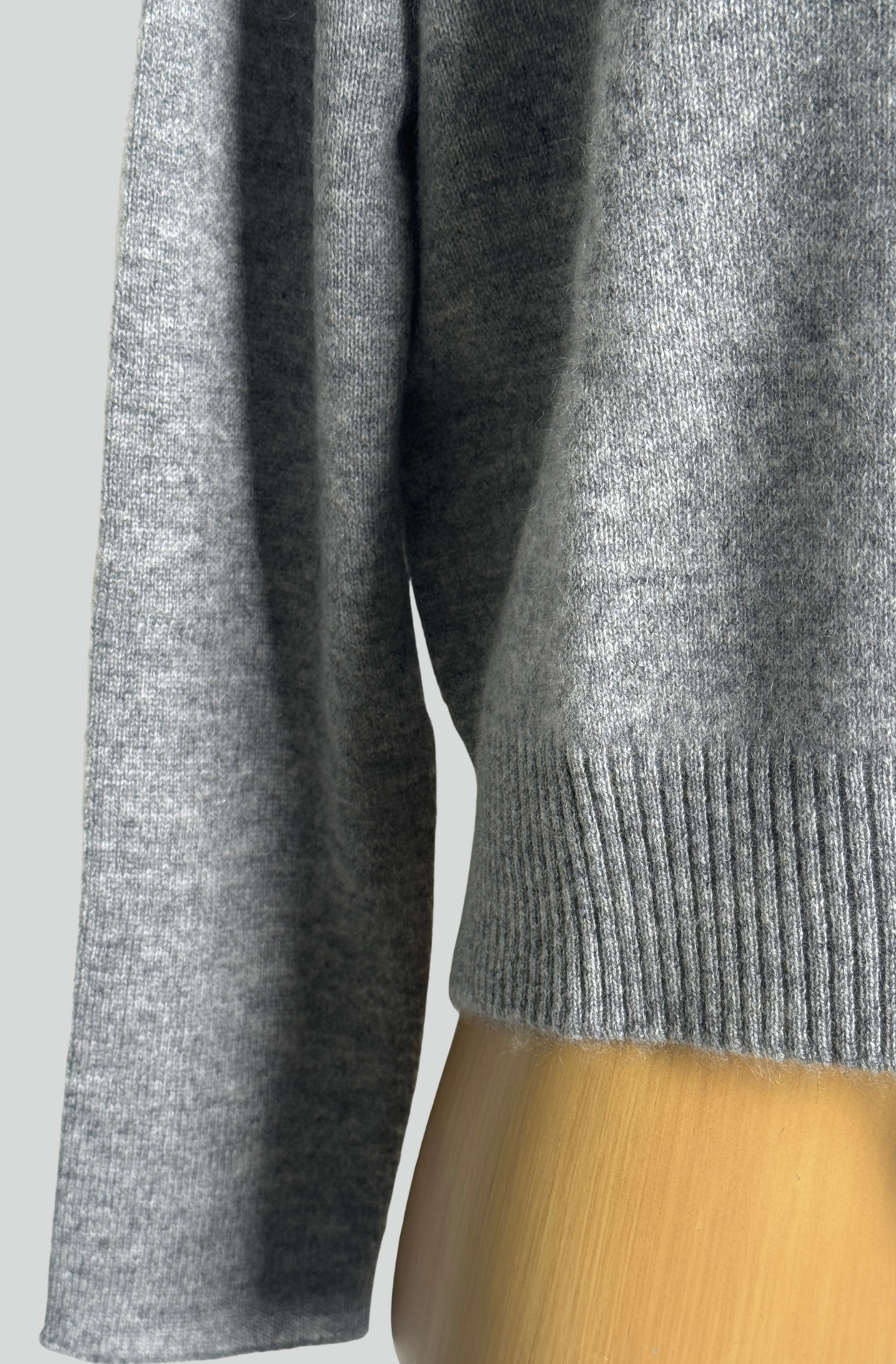 CASHMERE SWEATER