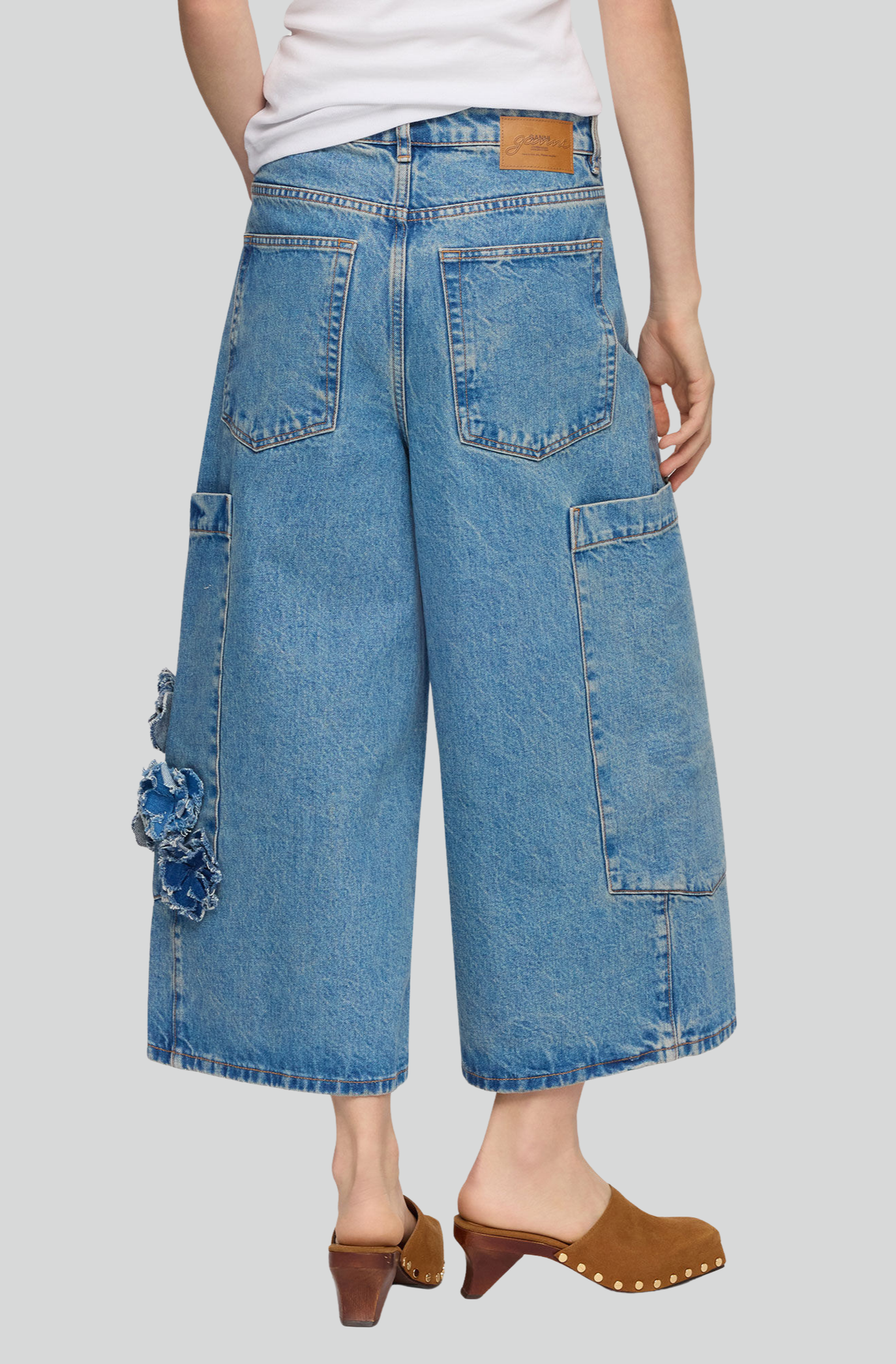 FLOWER DENIM CROPPED BAGGY CARGO JEANS