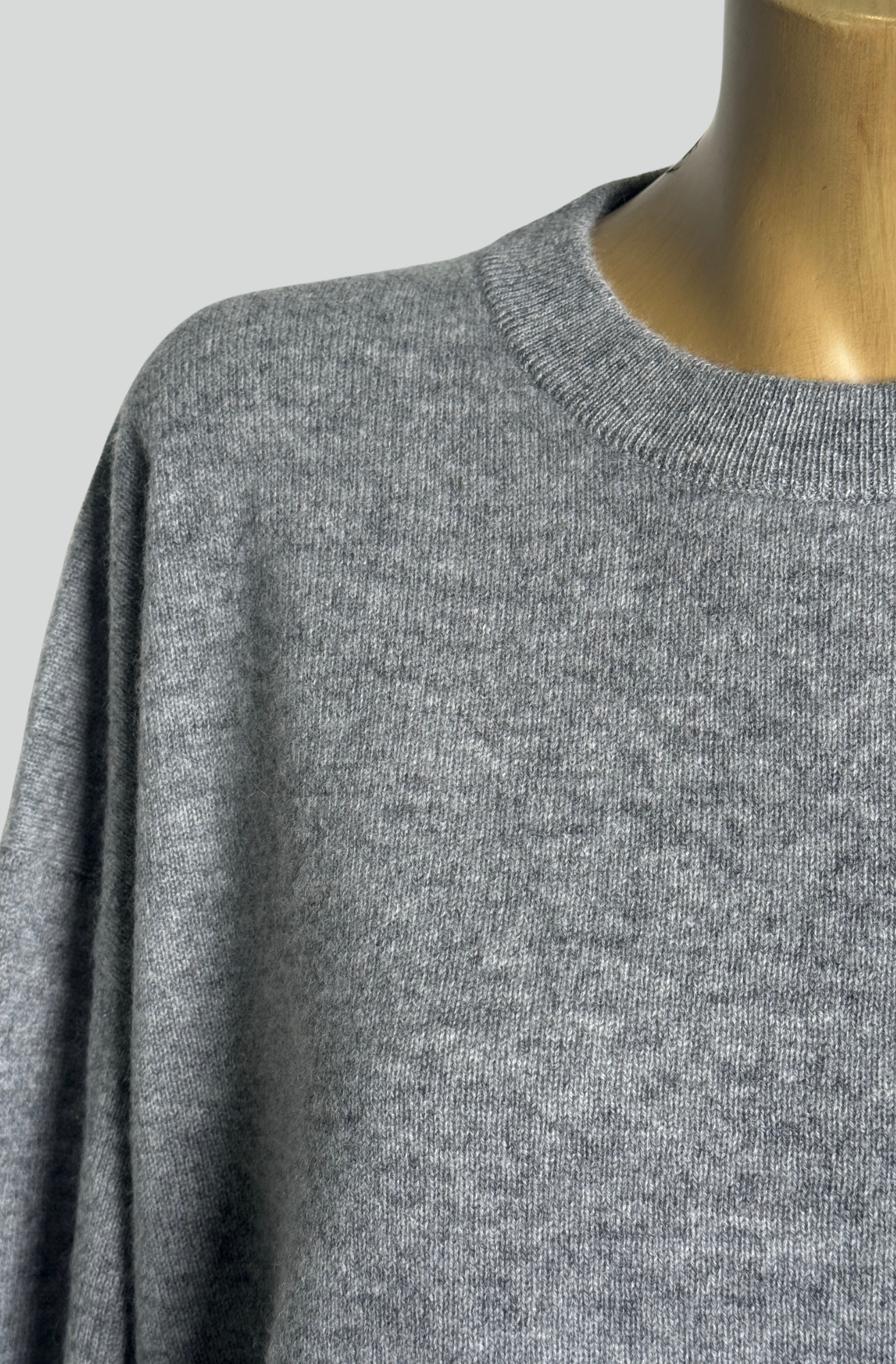 CASHMERE SWEATER