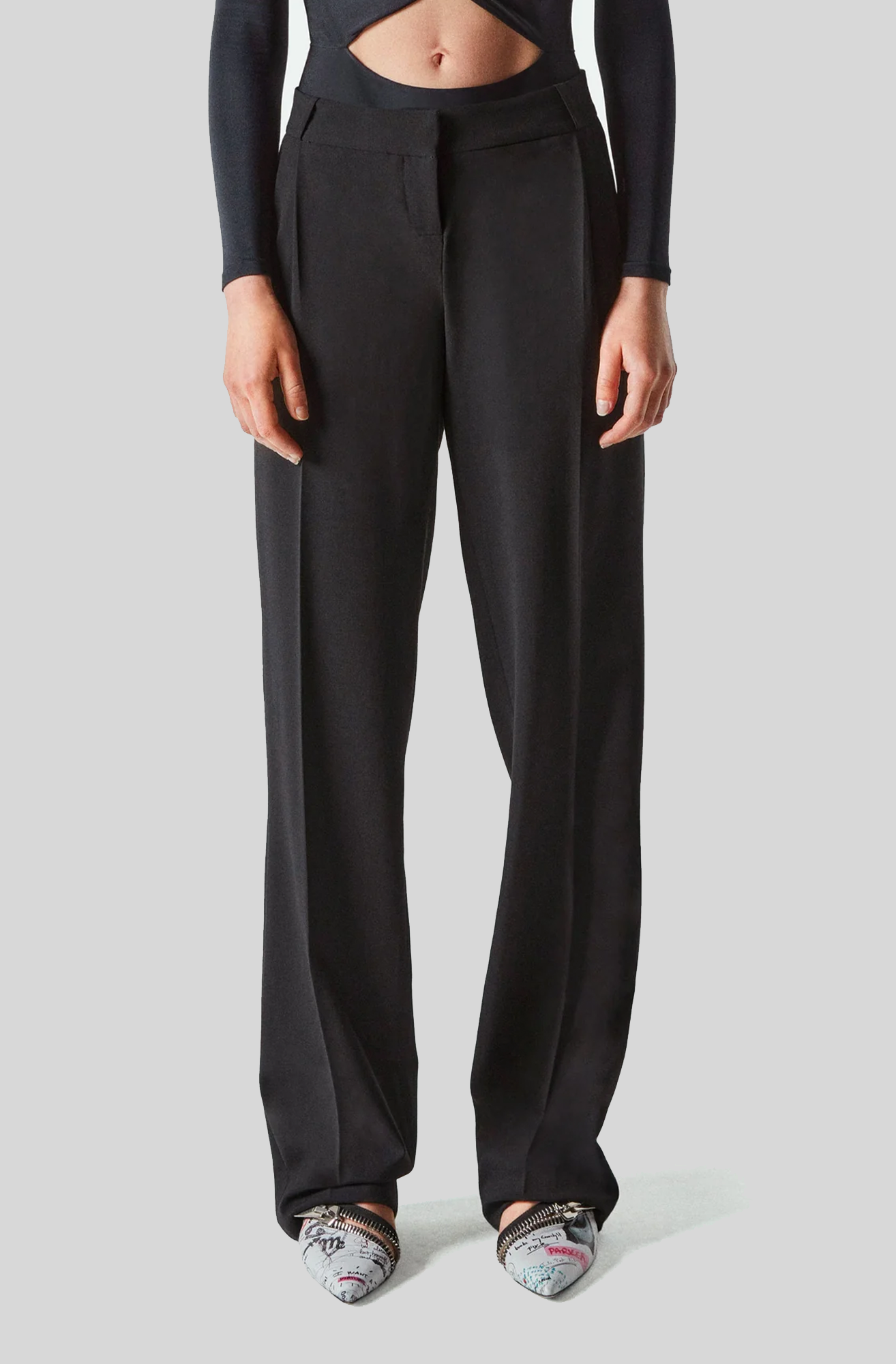 LOW-RISE LOOSE TAILORED TROUSERS