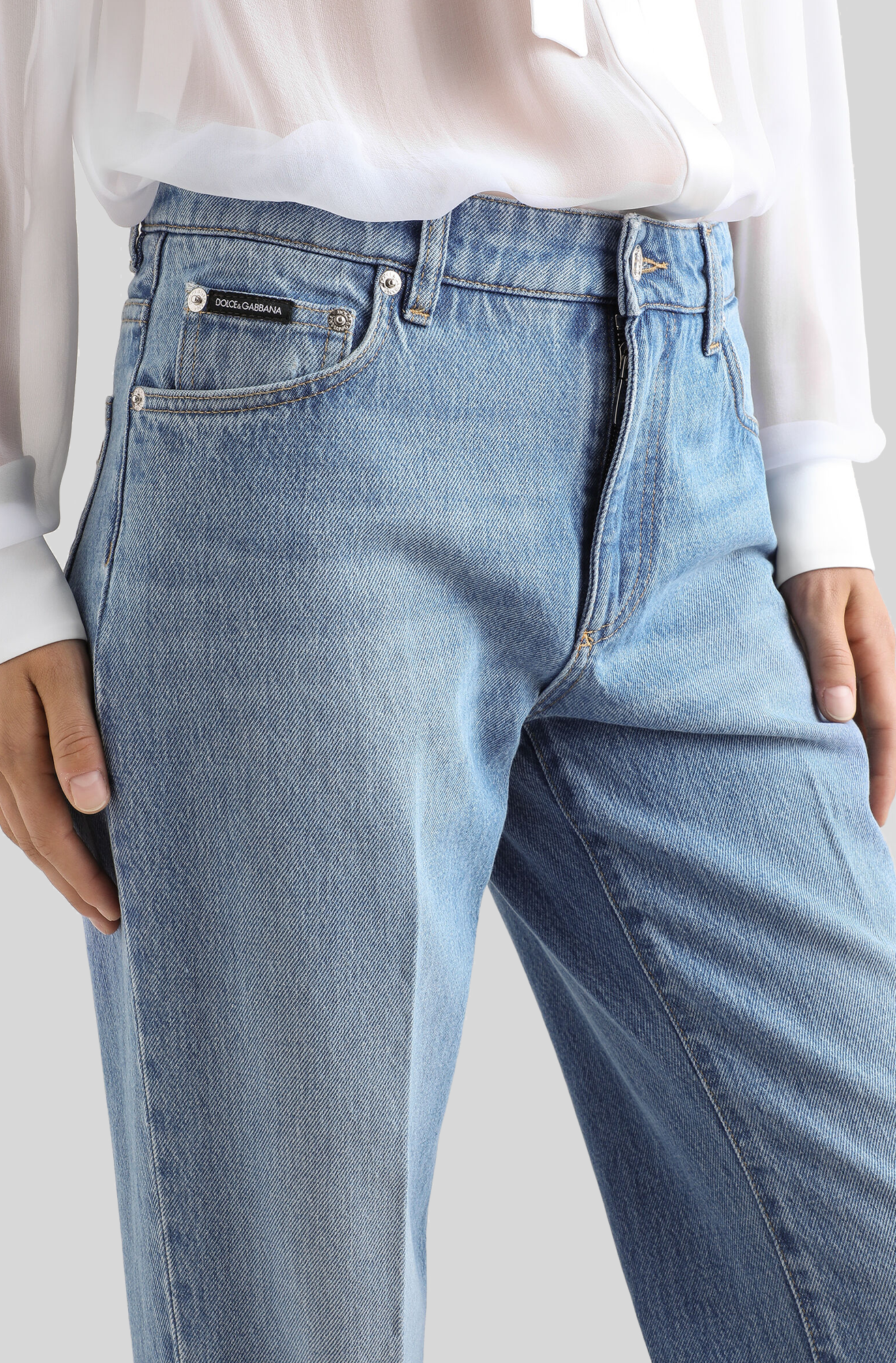 LOOSE DENIM JEANS WITH PRESSED PLEAT